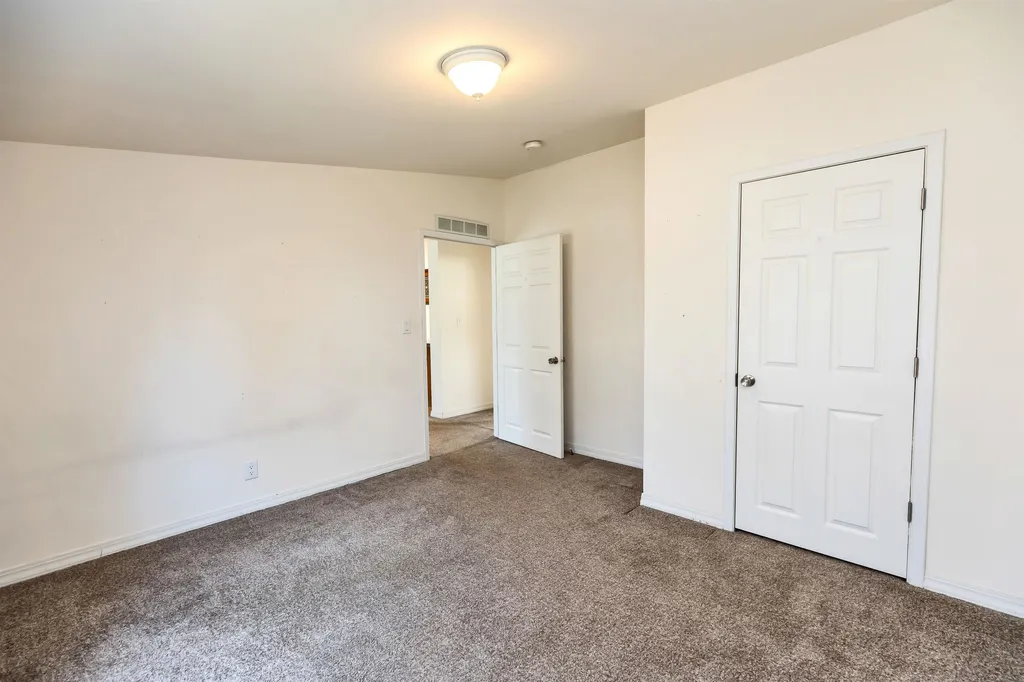 160 Ledgewood Way Manchester NH 03104