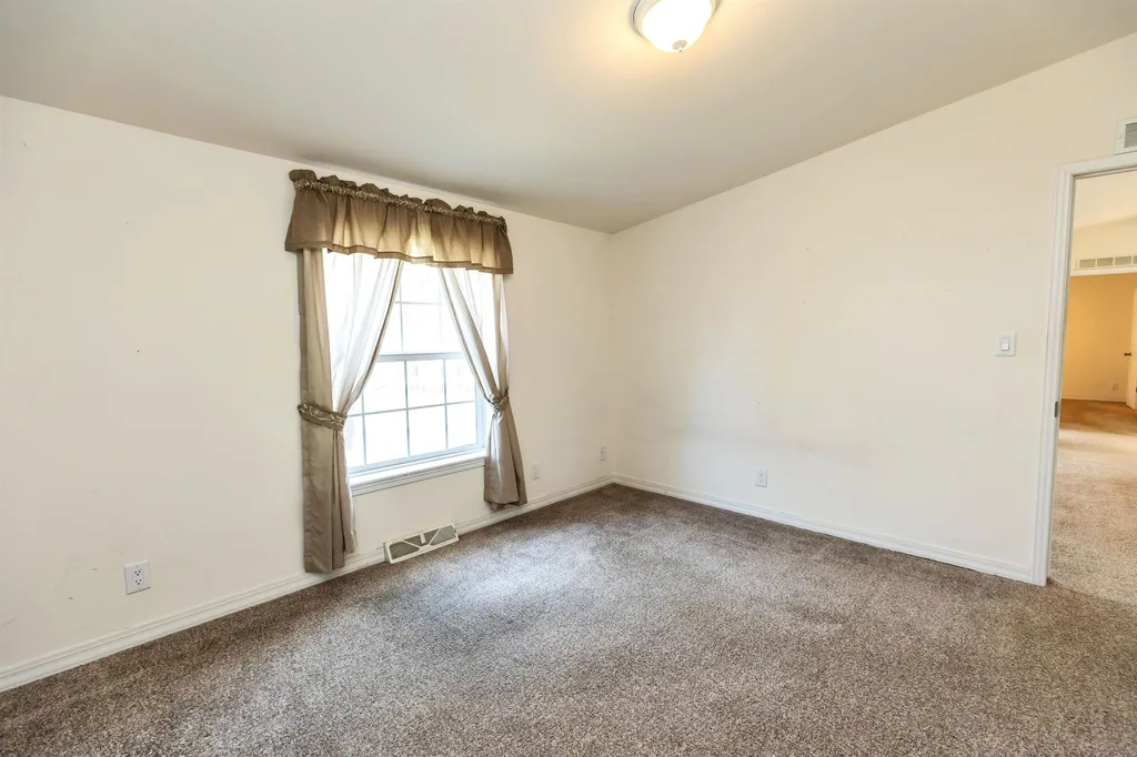 160 Ledgewood Way Manchester NH 03104
