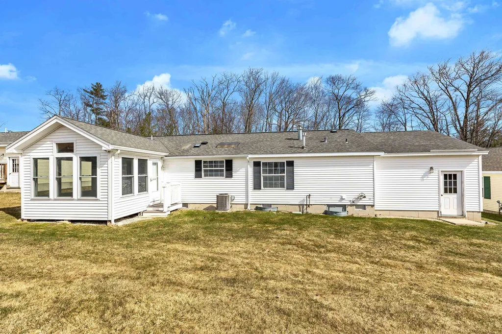 160 Ledgewood Way Manchester NH 03104