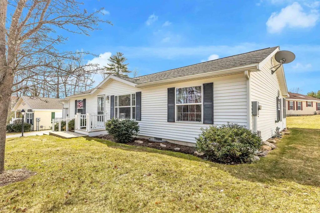 160 Ledgewood Way Manchester NH 03104