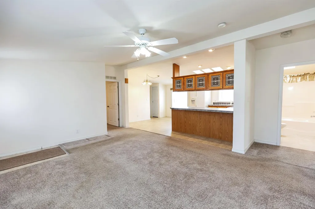 160 Ledgewood Way Manchester NH 03104