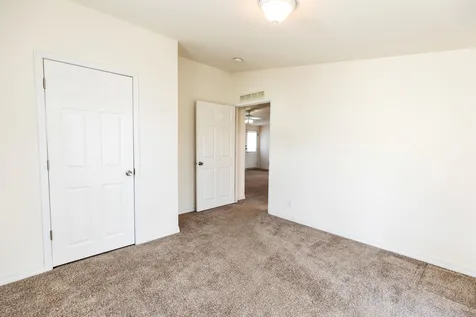 160 Ledgewood Way Manchester NH 03104