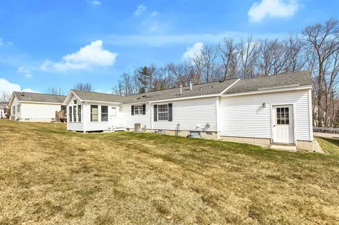 160 Ledgewood Way Manchester NH 03104