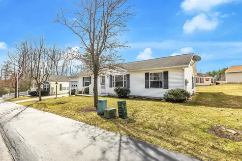 160 Ledgewood Way Manchester NH 03104