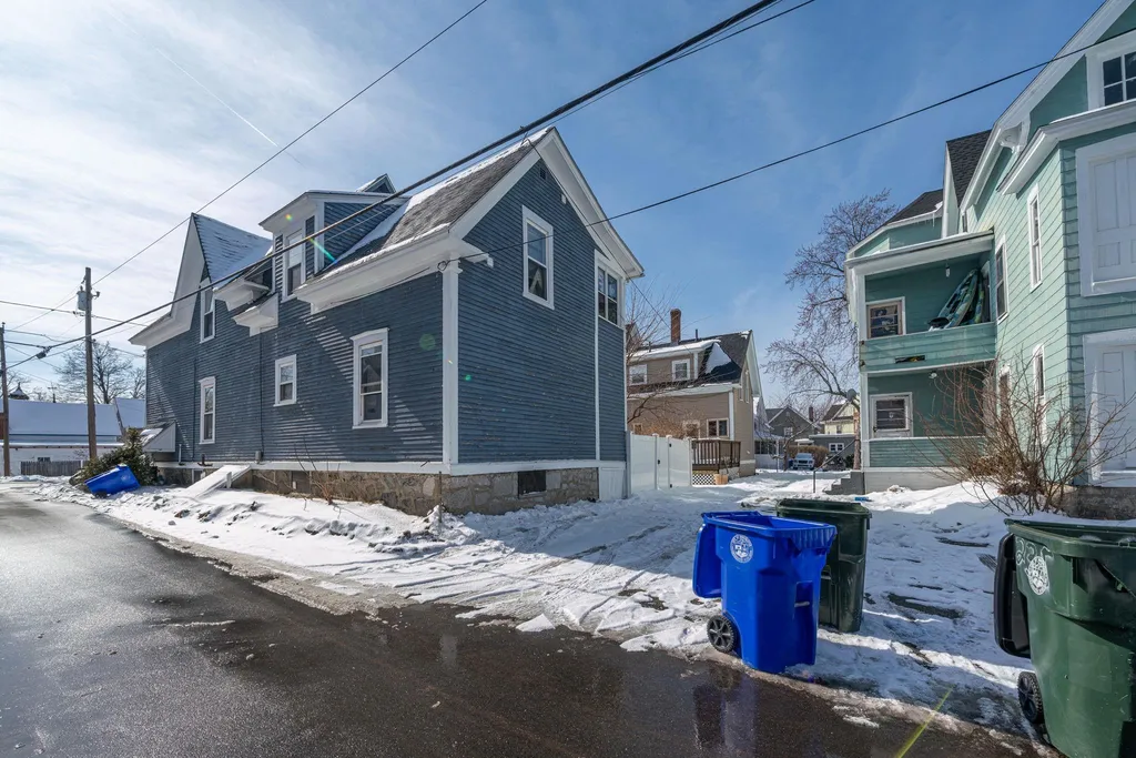 162 Brook Street Manchester NH 03104