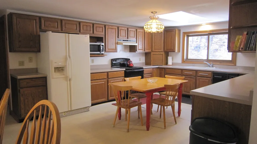 25 Woodlands Lane Newfane VT 05345