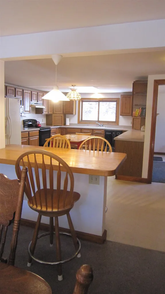 25 Woodlands Lane Newfane VT 05345