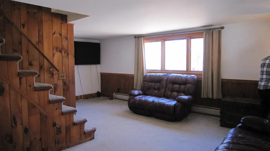 25 Woodlands Lane Newfane VT 05345