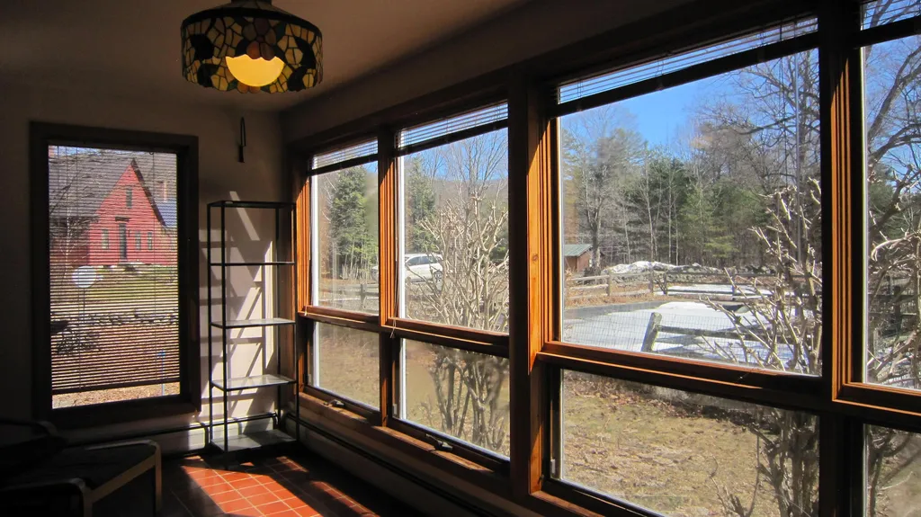 25 Woodlands Lane Newfane VT 05345