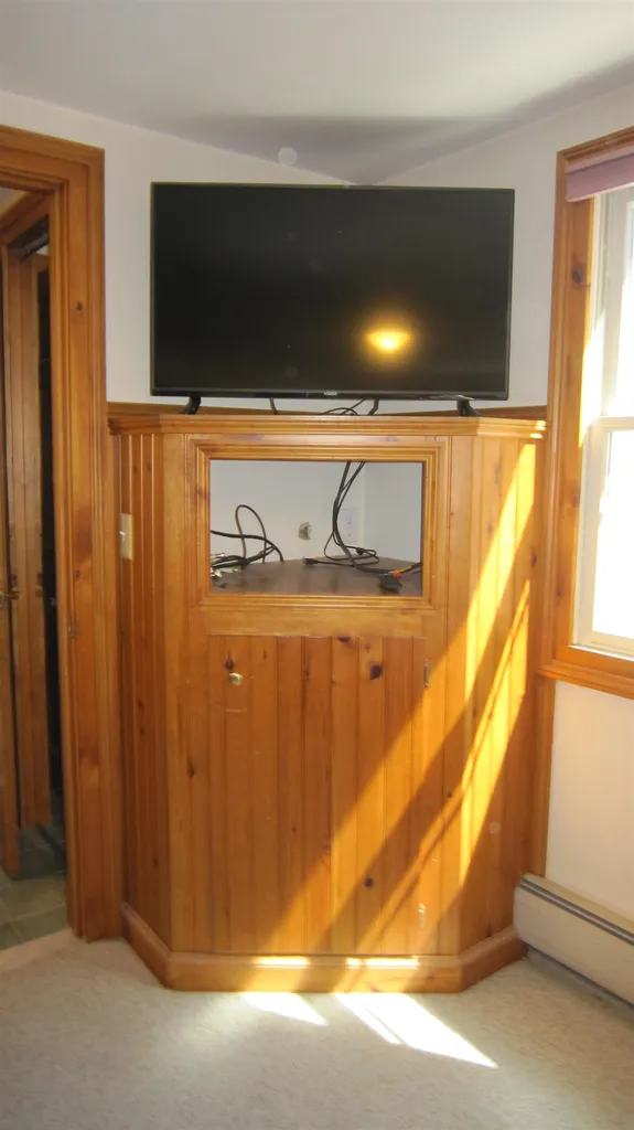 25 Woodlands Lane Newfane VT 05345