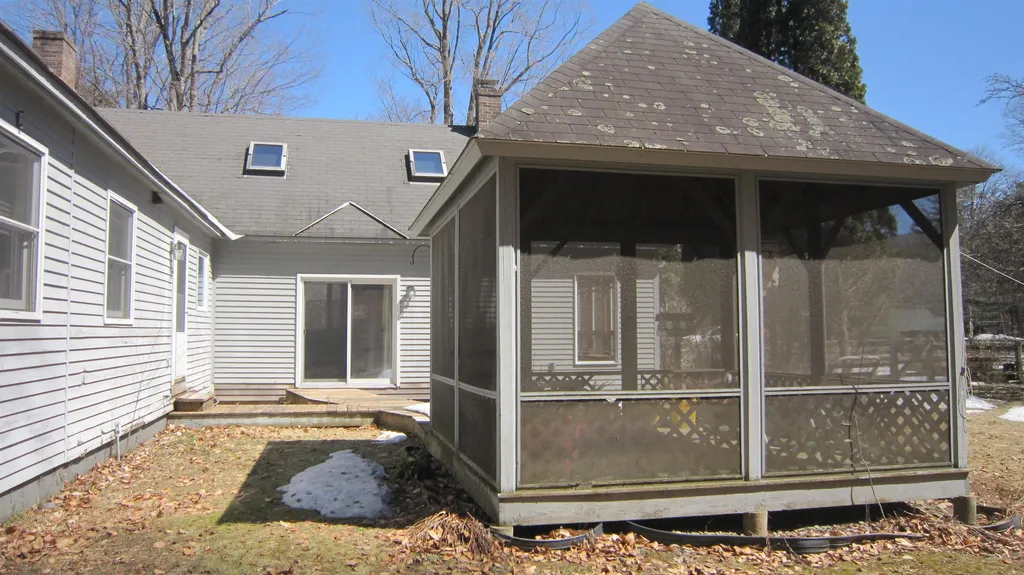 25 Woodlands Lane Newfane VT 05345