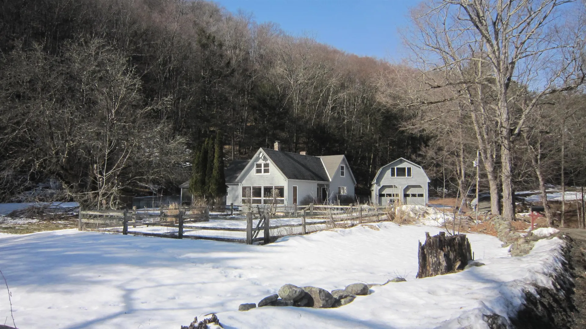 25 Woodlands Lane Newfane VT 05345