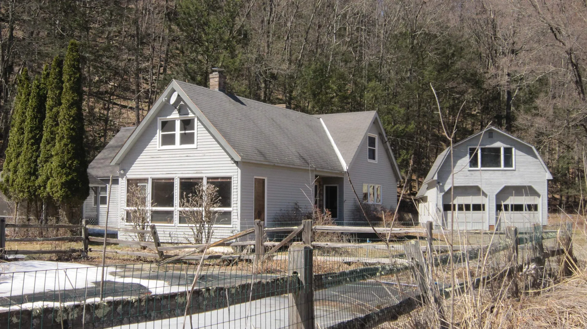 25 Woodlands Lane Newfane VT 05345