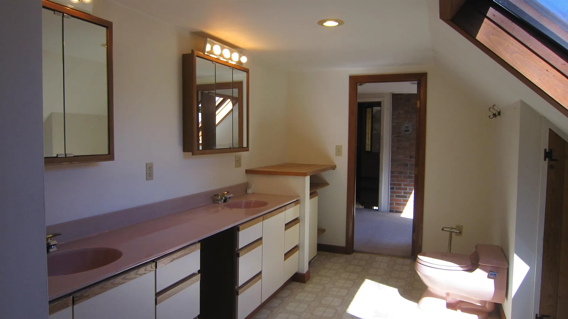 25 Woodlands Lane Newfane VT 05345