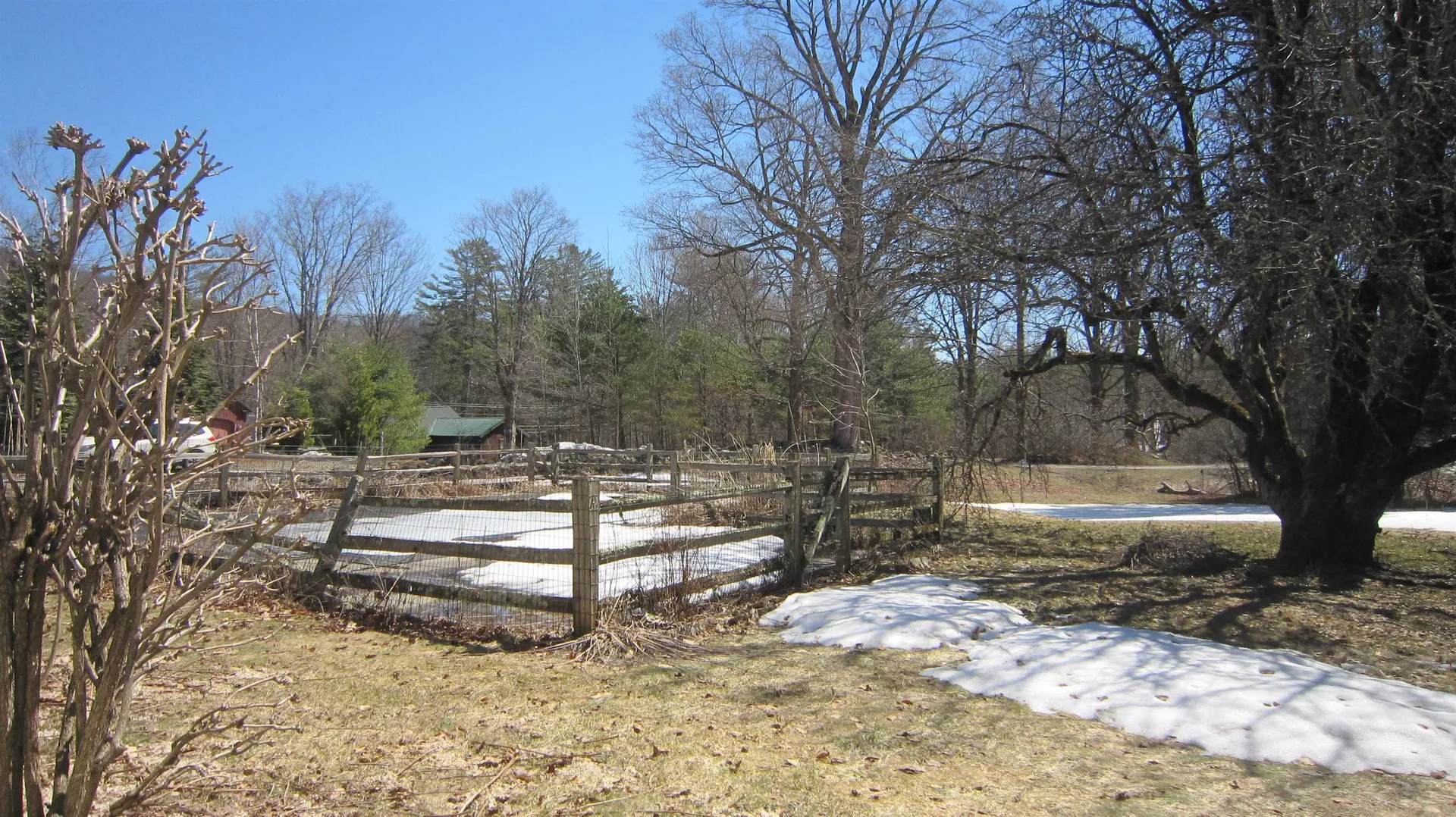 25 Woodlands Lane Newfane VT 05345