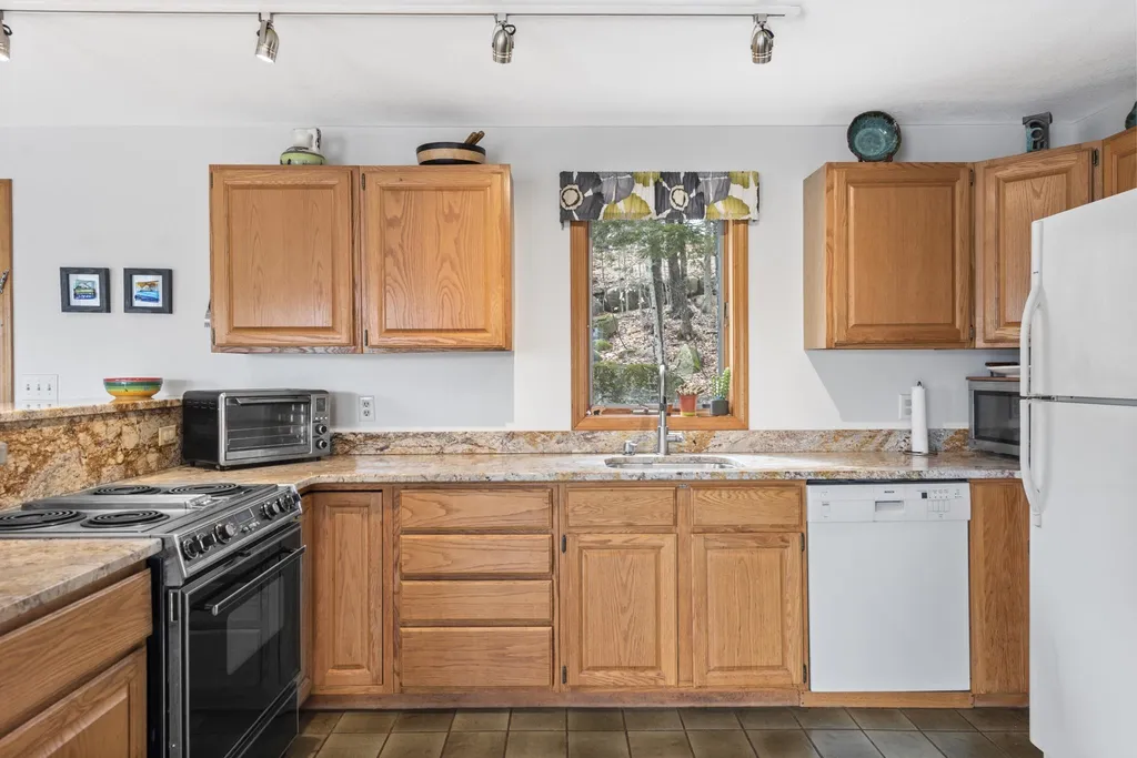 16 Ledgeview Shores Drive Alexandria NH 03222