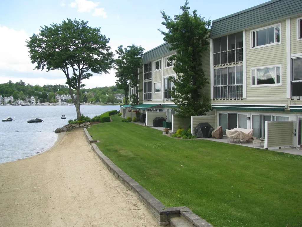 23 Pleasant Street Meredith NH 03253