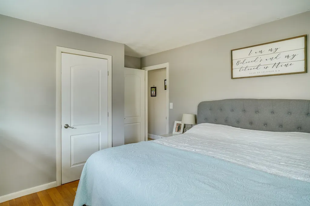 6 Diana Road Derry NH 03038