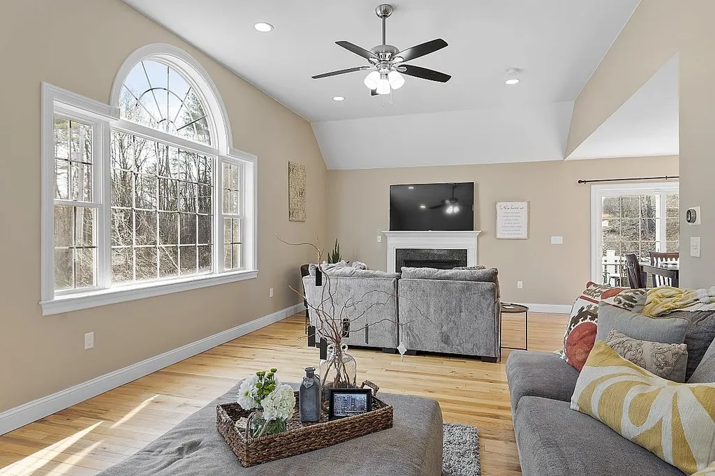 28 Marblehead Road Windham NH 03087
