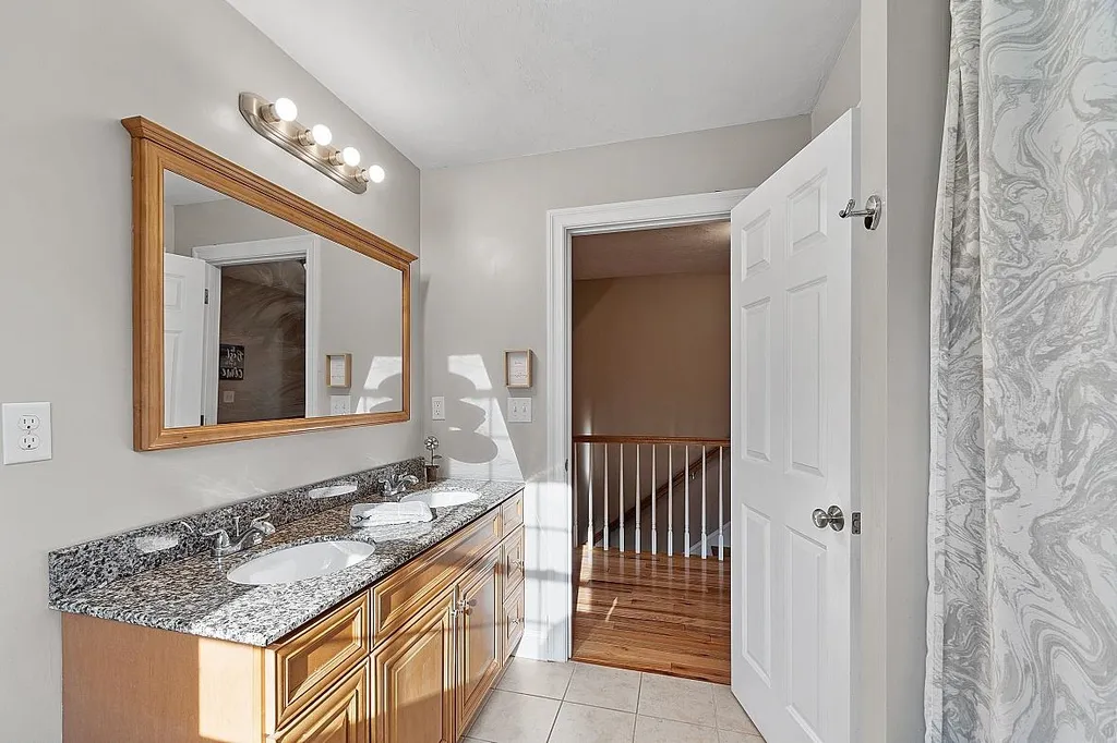 28 Marblehead Road Windham NH 03087