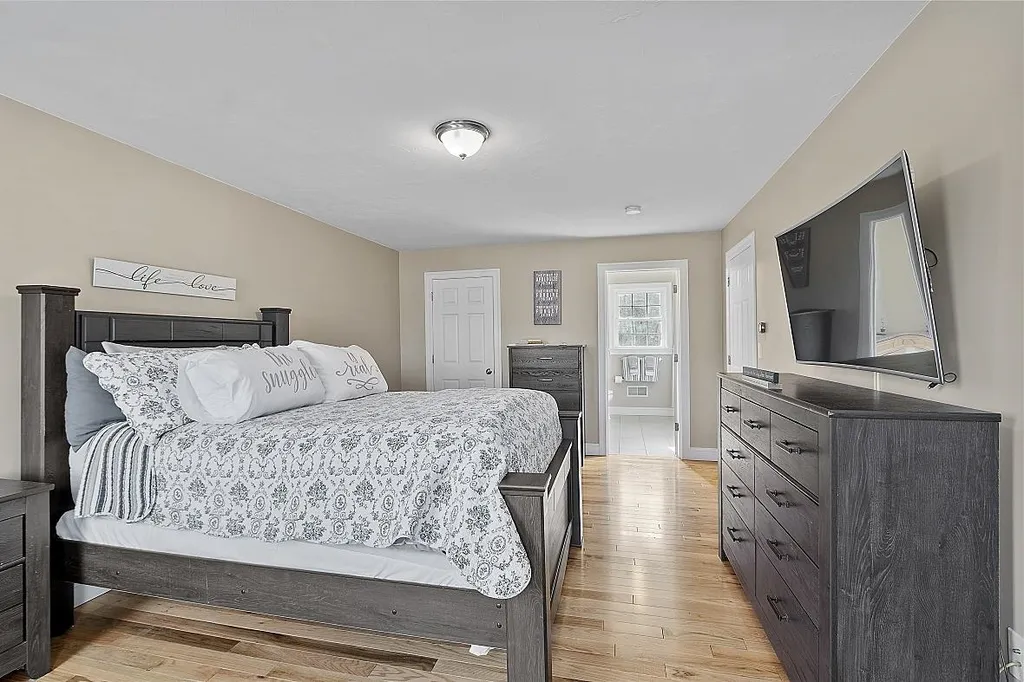 28 Marblehead Road Windham NH 03087
