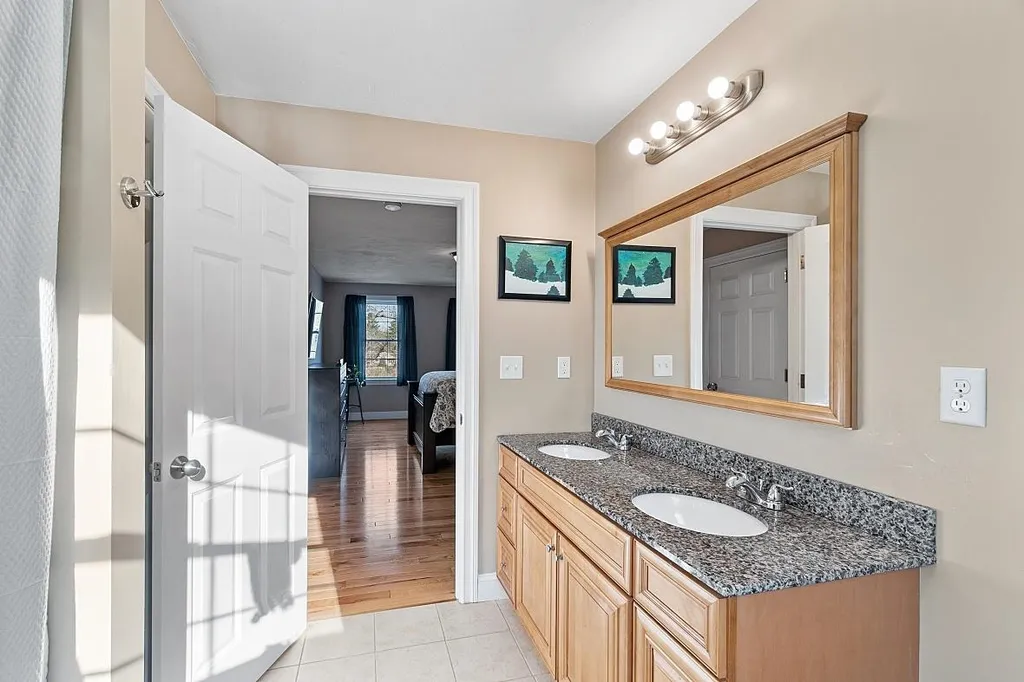 28 Marblehead Road Windham NH 03087