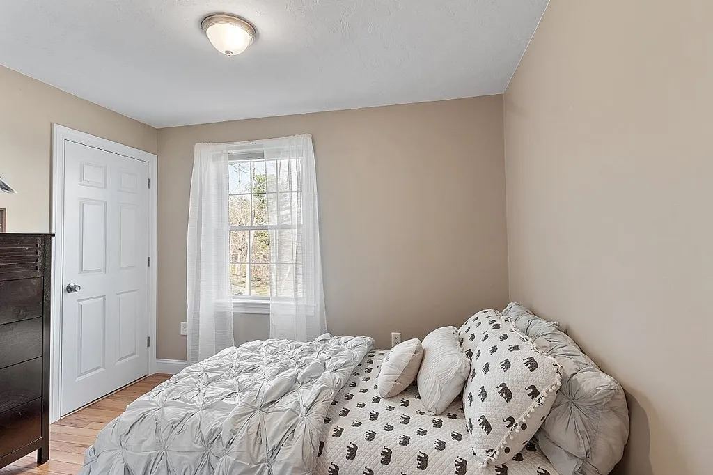 28 Marblehead Road Windham NH 03087