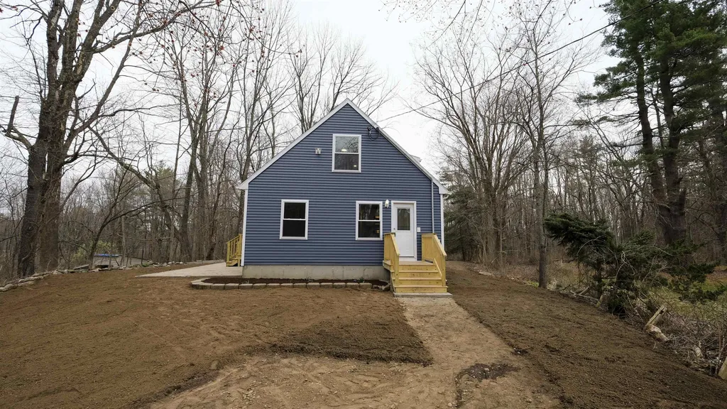 46 Pleasant Street Danville NH 03819