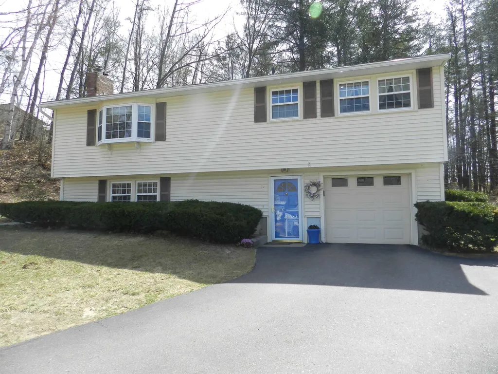 17 Donald Street Hooksett NH 03106
