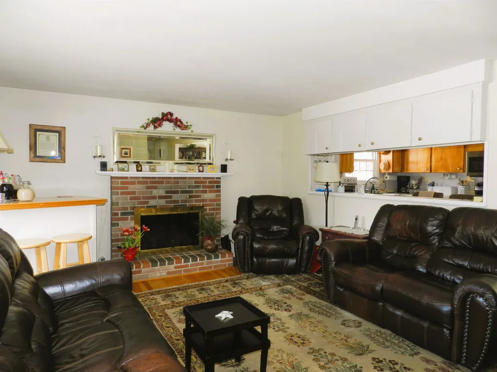 17 Donald Street Hooksett NH 03106