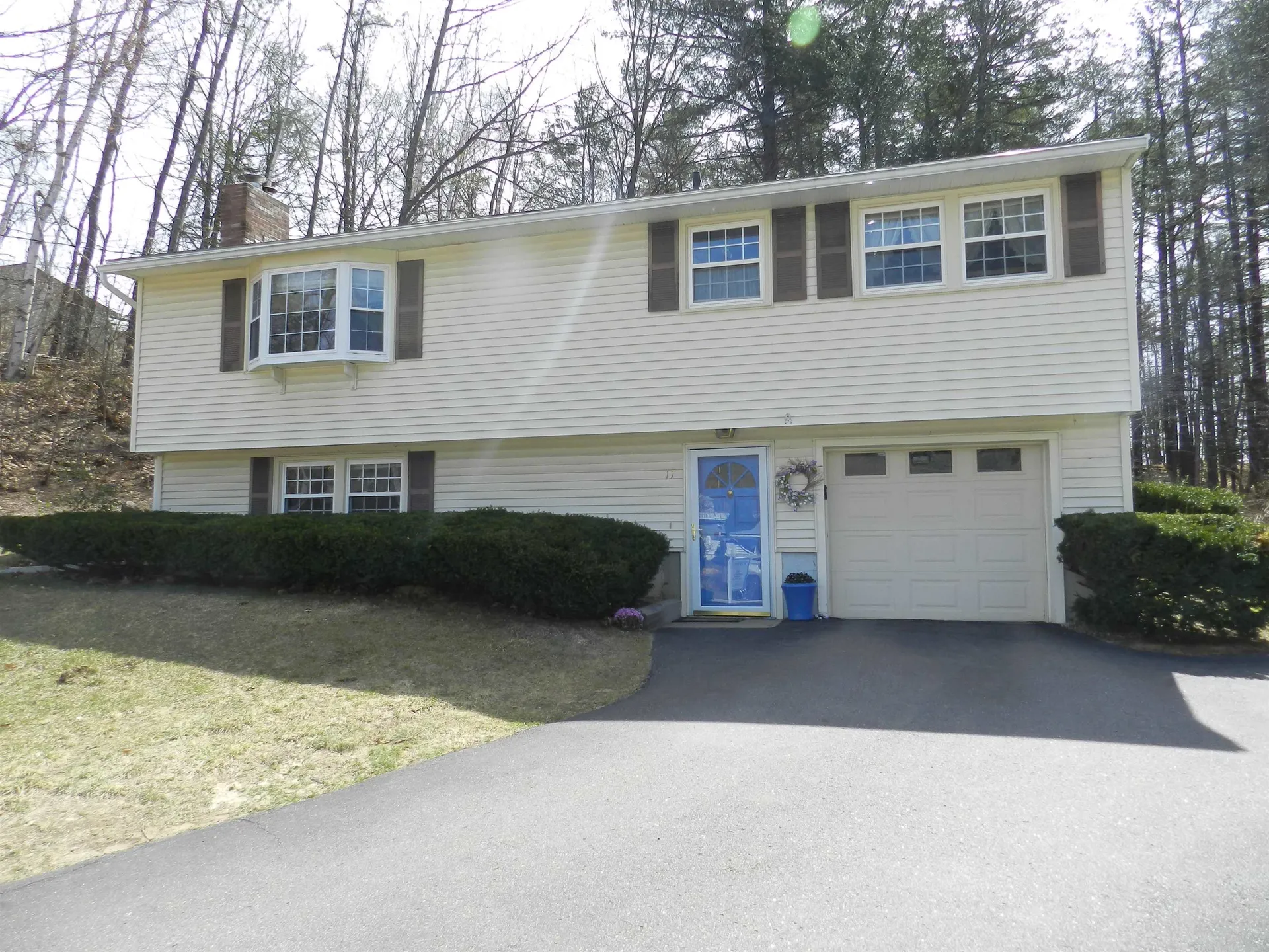 17 Donald Street Hooksett NH 03106
