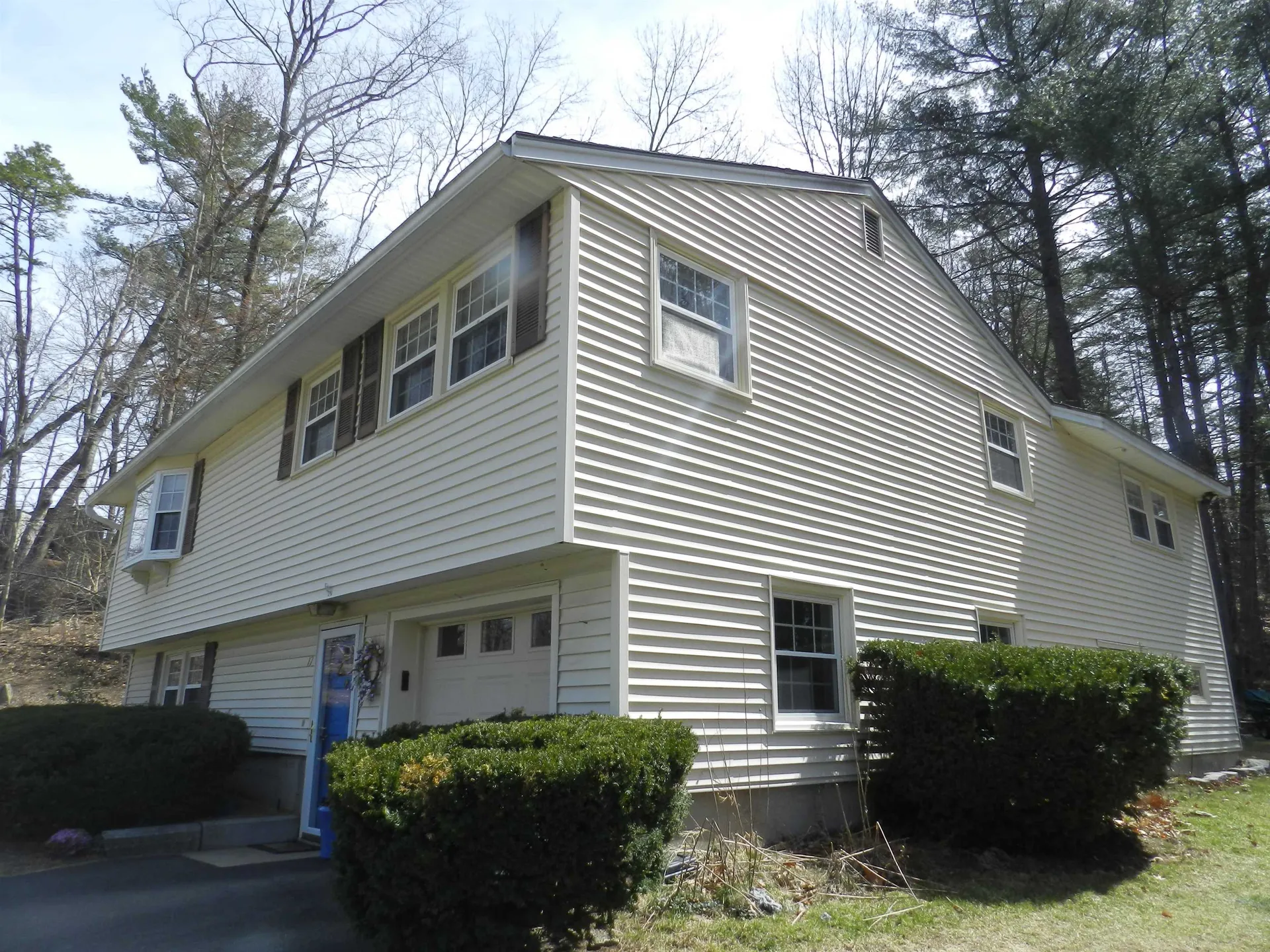 17 Donald Street Hooksett NH 03106