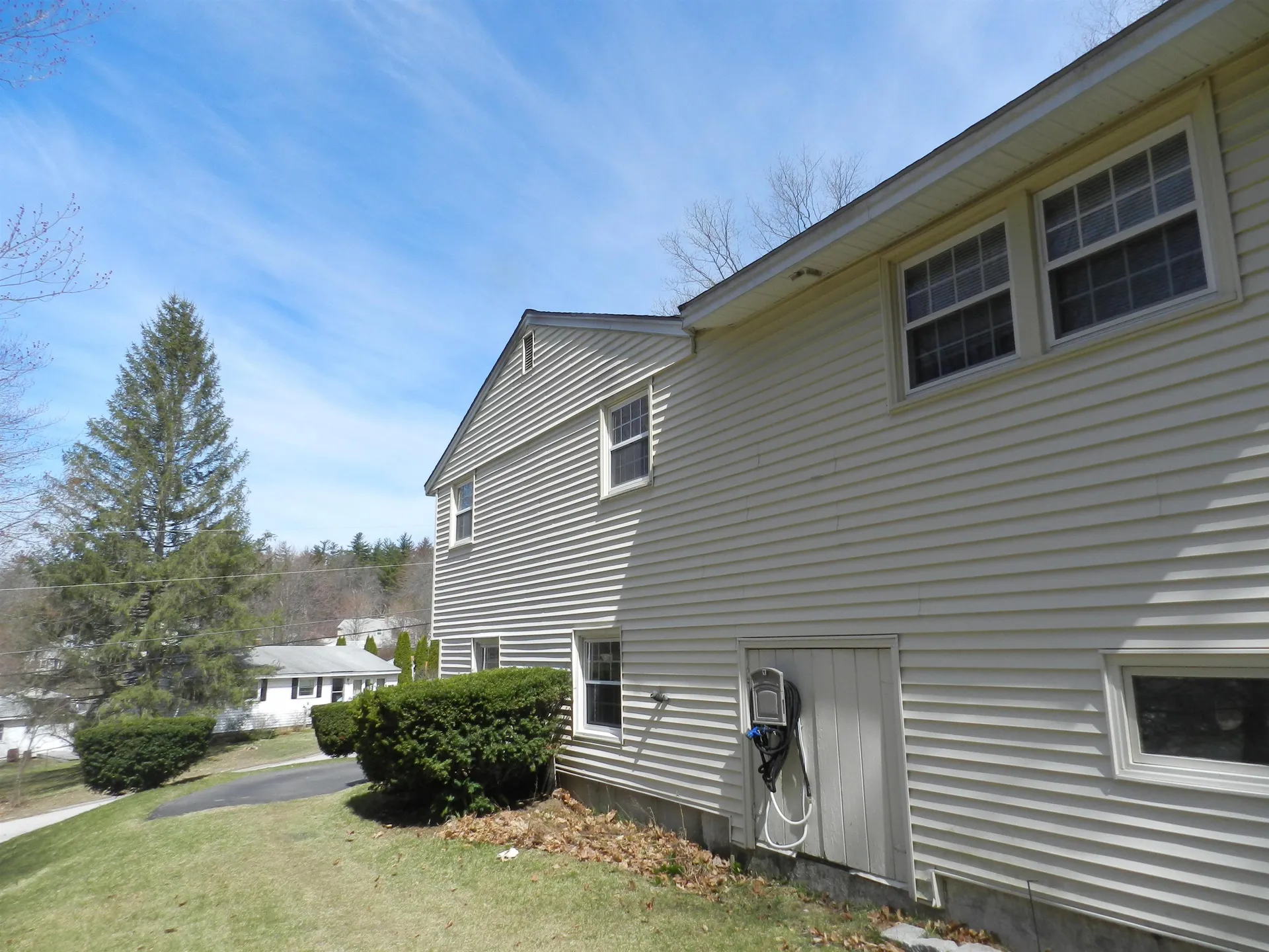 17 Donald Street Hooksett NH 03106