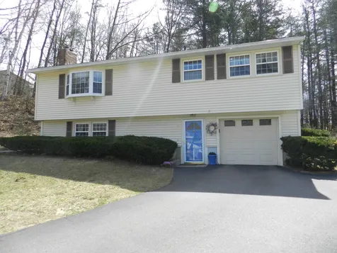17 Donald Street Hooksett NH 03106