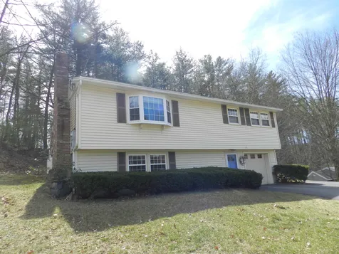 17 Donald Street Hooksett NH 03106