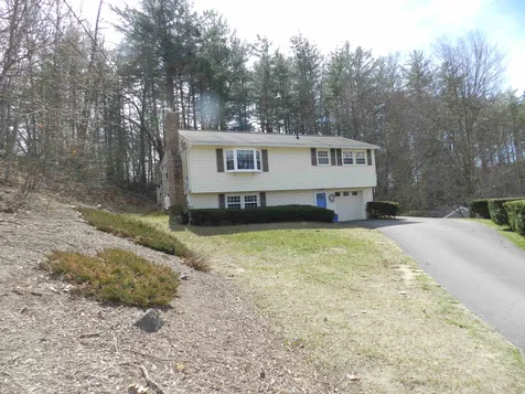 17 Donald Street Hooksett NH 03106