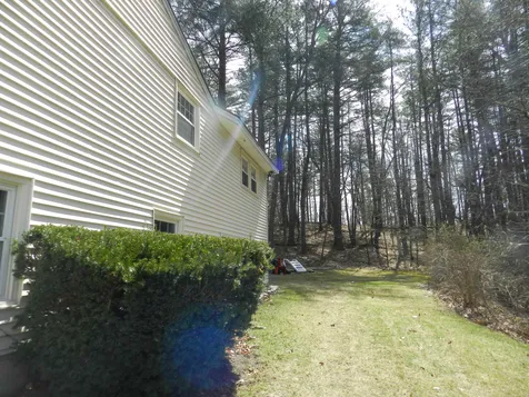 17 Donald Street Hooksett NH 03106