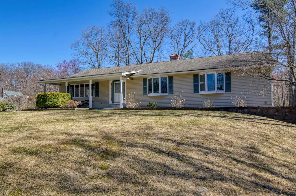 4 Ponderosa Drive Pelham NH 03076