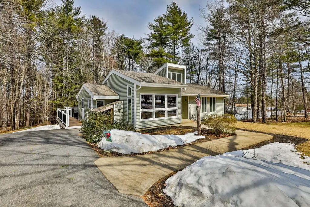 101 Merrill Road Goffstown NH 03045