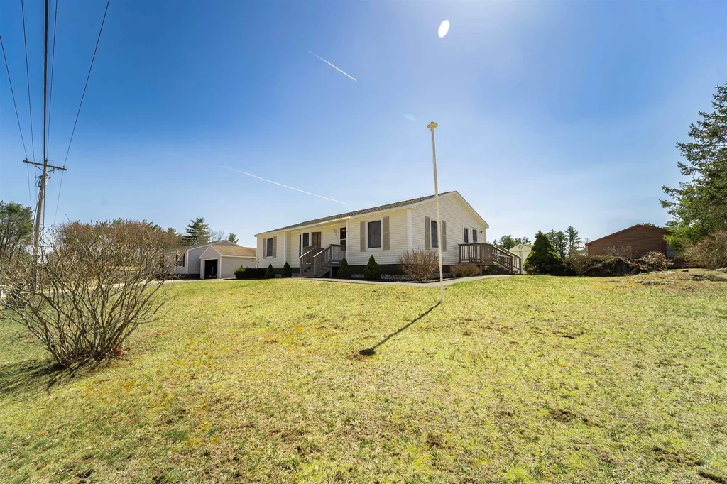 12 Lilac Court Raymond NH 03077