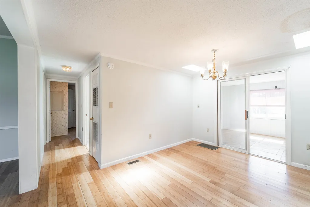 12 Lilac Court Raymond NH 03077