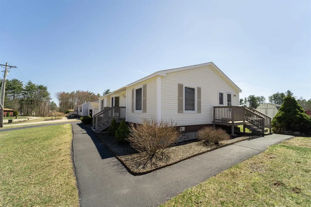 12 Lilac Court Raymond NH 03077