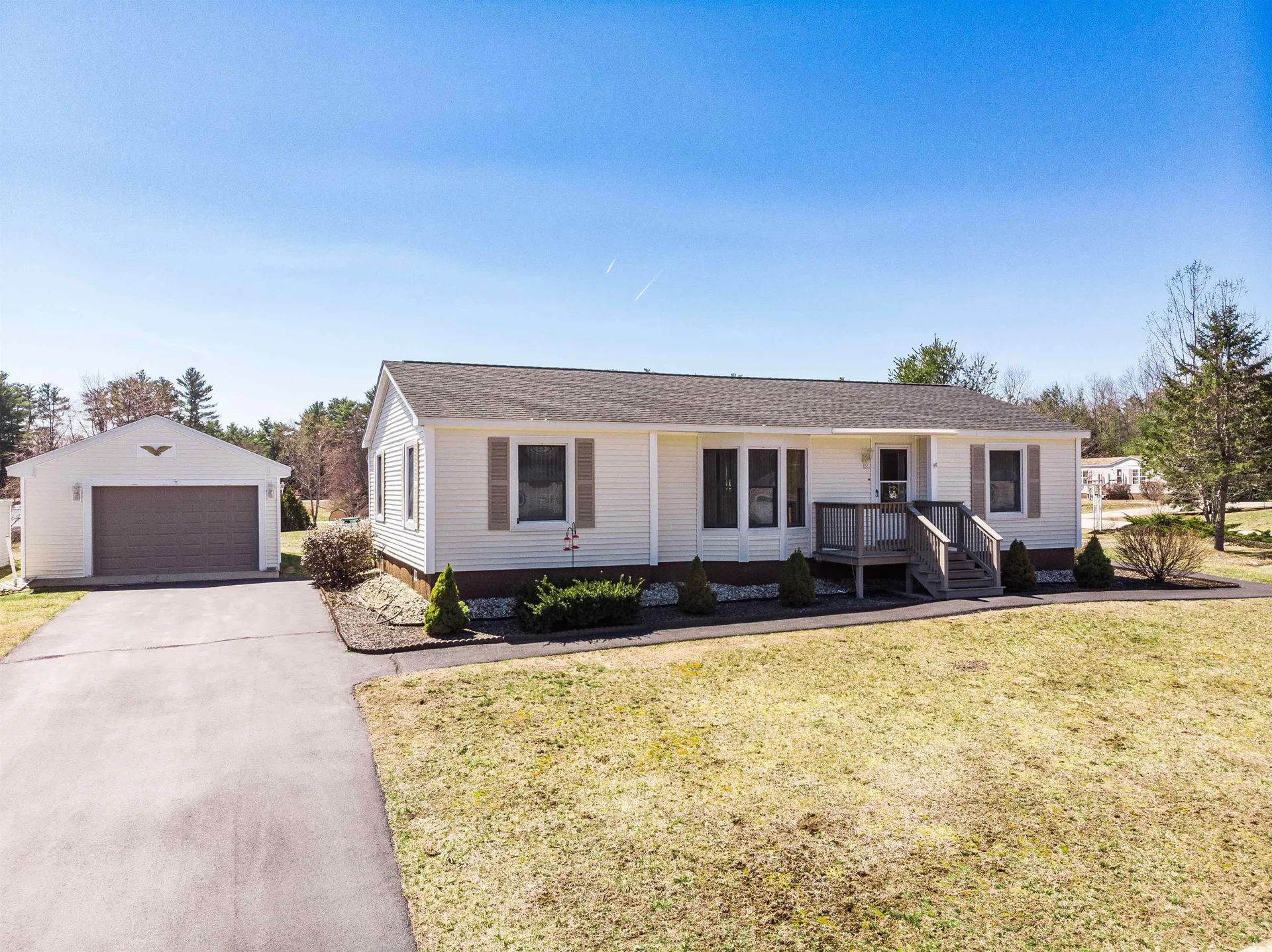 12 Lilac Court Raymond NH 03077