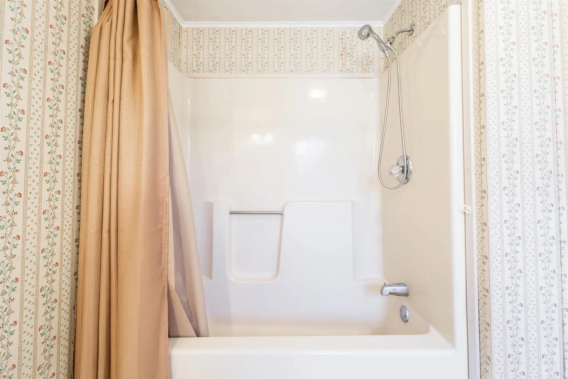 12 Lilac Court Raymond NH 03077