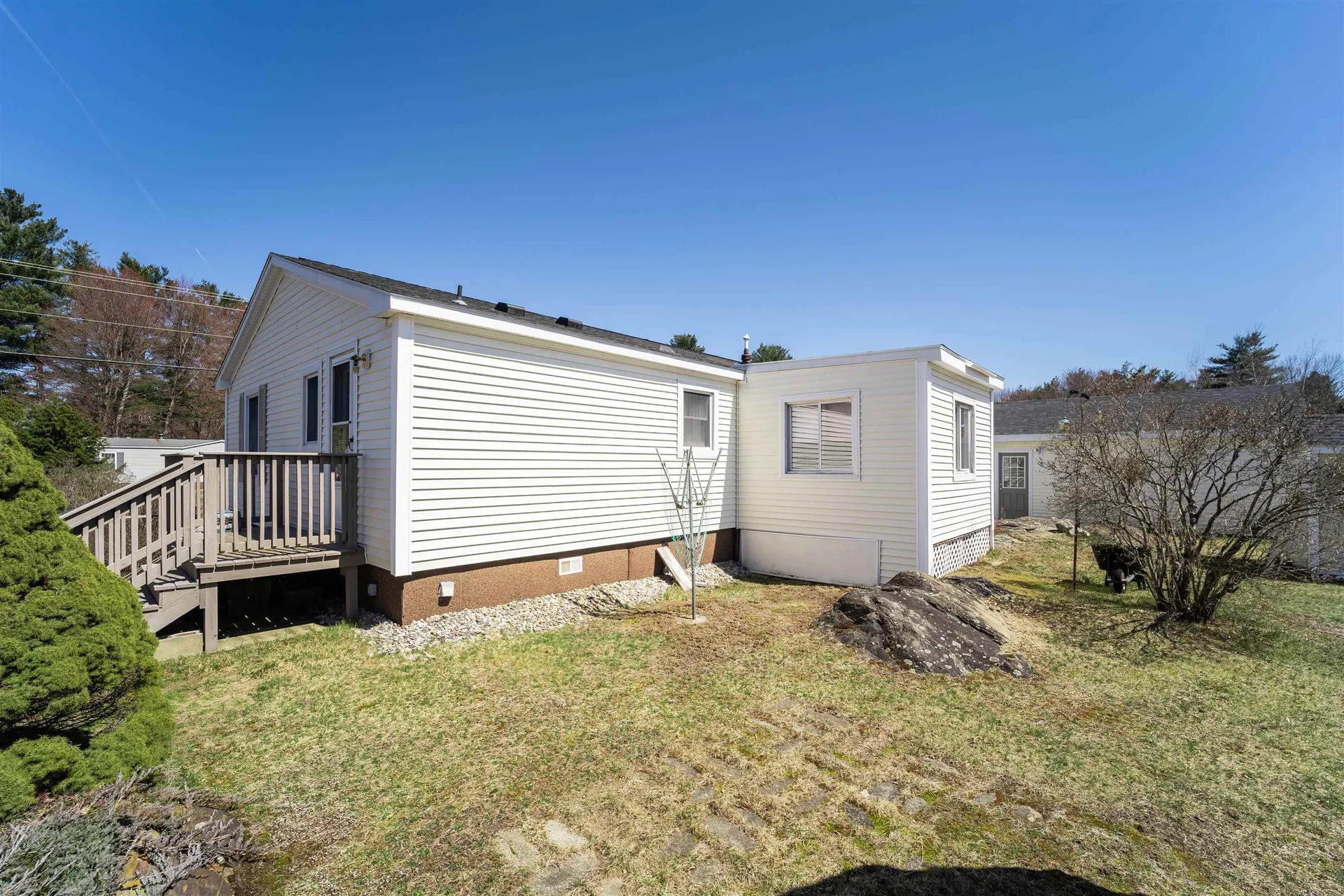 12 Lilac Court Raymond NH 03077