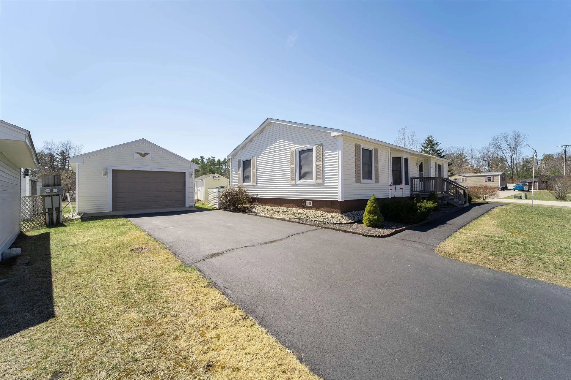 12 Lilac Court Raymond NH 03077