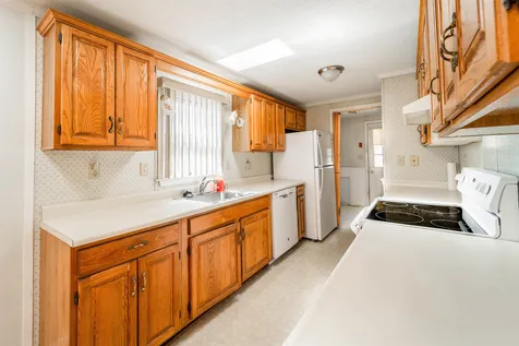 12 Lilac Court Raymond NH 03077