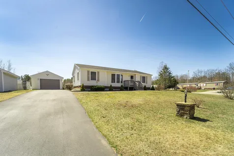 12 Lilac Court Raymond NH 03077