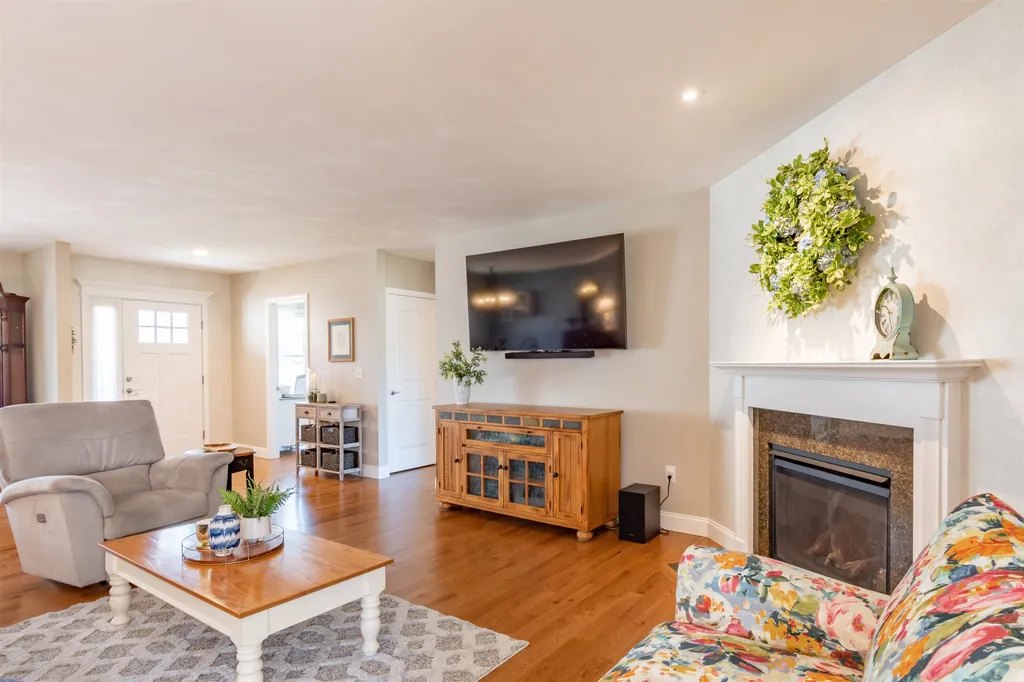 38 Cobbett Lane Hollis NH 03049