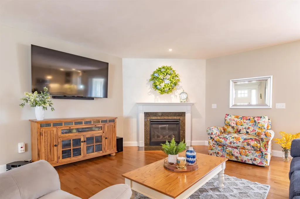 38 Cobbett Lane Hollis NH 03049